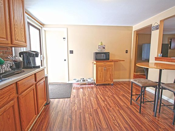 5th image of 7118 Allegan Dr