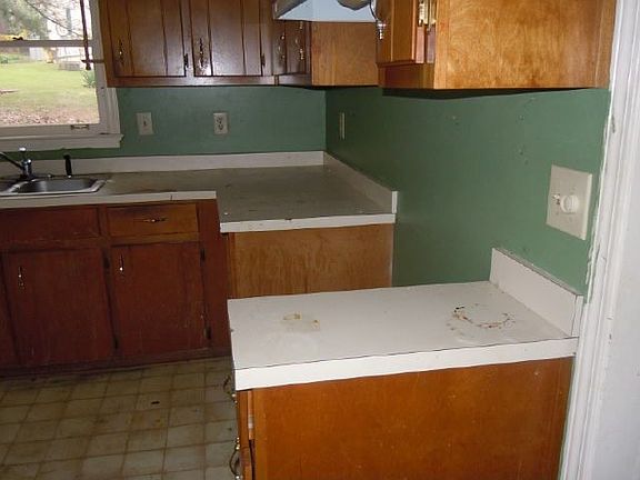 5th image of 13 Bradford Ct