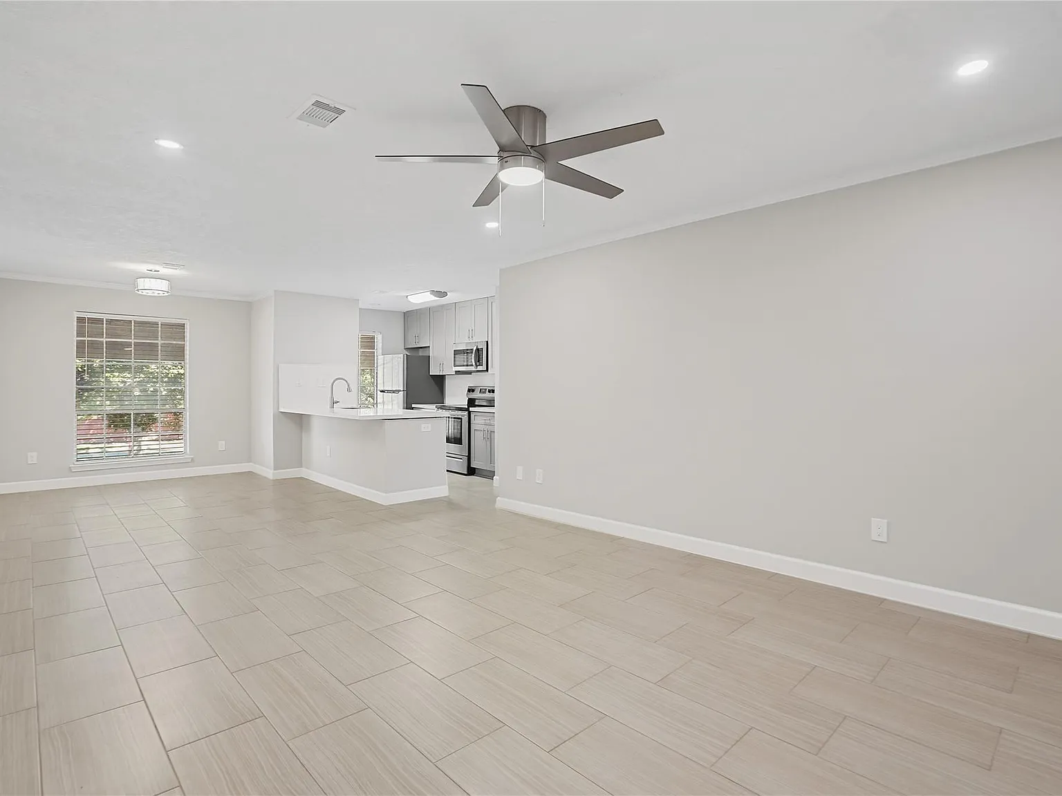 2 bed, 2.0 bath, 1116 sqft, $1,700 — Photo 2