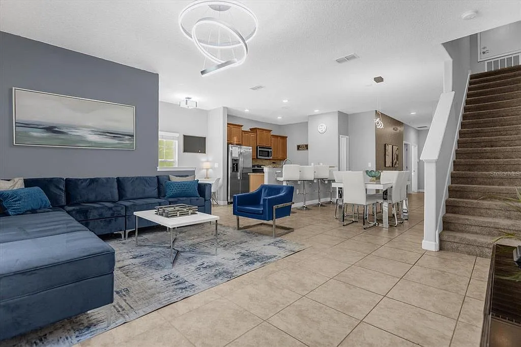 5 bed, 4.0 bath, 2024 sqft, $2,850 — Photo 4