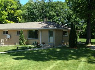 20390 W Barton Rd, New Berlin, WI 53146