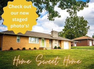 106 Loretta Ln, Godfrey, IL 62035