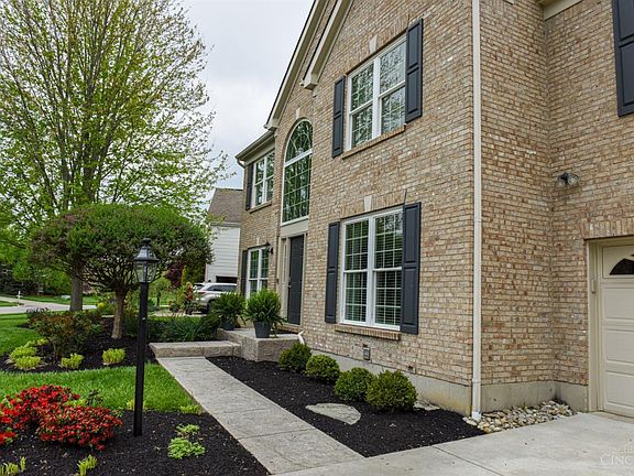 3rd image of 813 Almahurst Ln