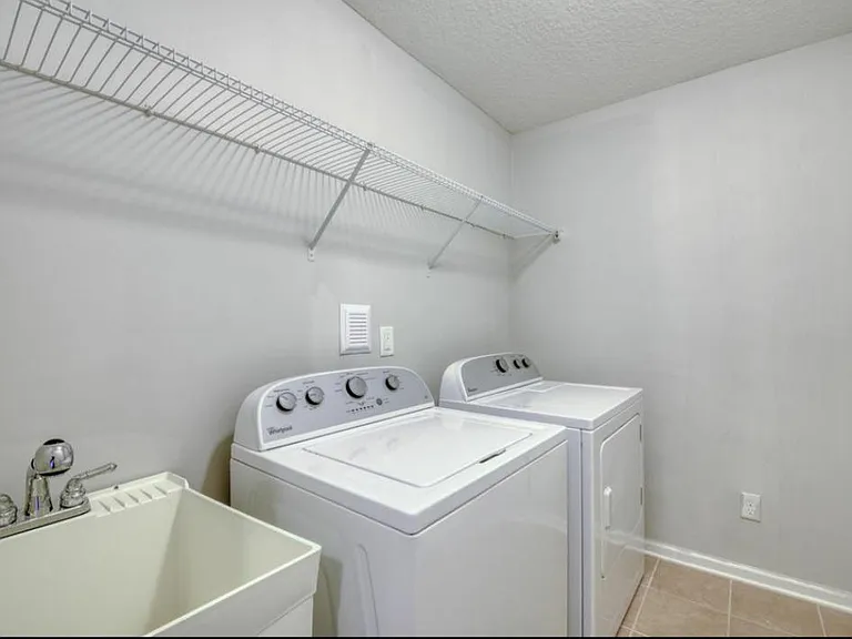 99 Paradas Pl — Photo 8