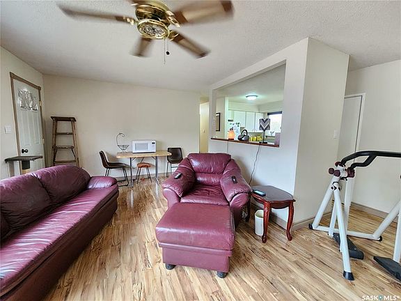 4th image of 408 Ashford St