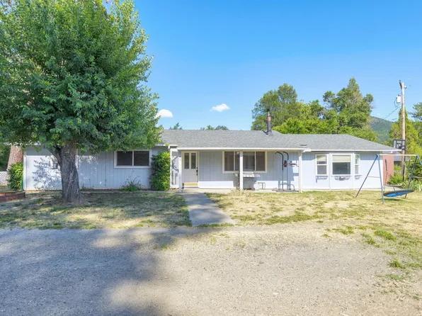 89 Queens Branch Rd, Rogue River, OR 97537