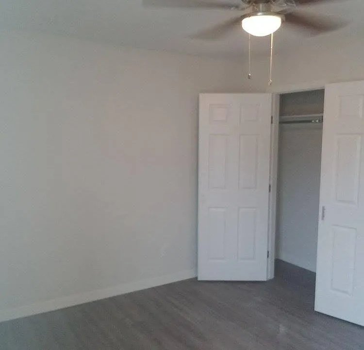 200 S Alex Ave #A6