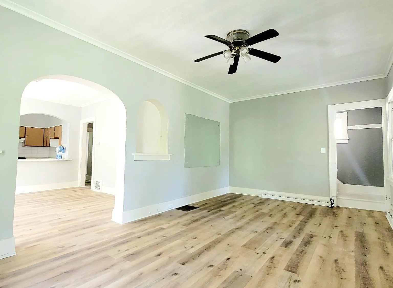 3 bed, 2456 sqft, $1,350 — Photo 4