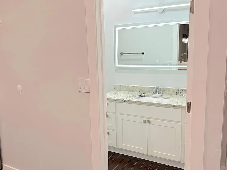 2440 W Iowa St #1F — Photo 11