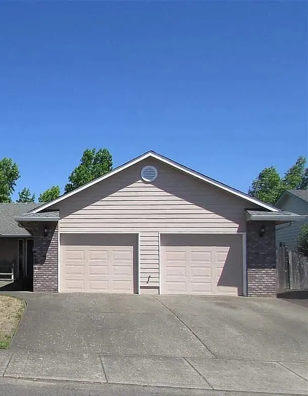 2570 Burlington St NE — Photo 2