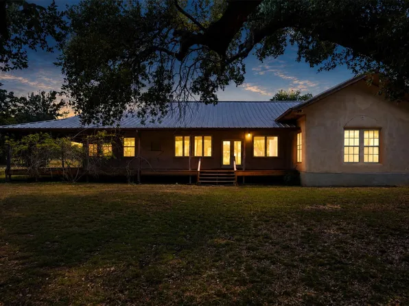981 River Bend Dr, Blanco, TX 78606