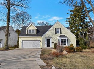 1960 Spruce Dr, Glenview, IL 60025