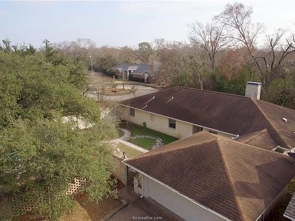 3rd image of 1212 Brook Hollow Ct