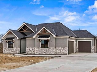 14024 Crawford Creek Cir, Lake Lotawana, MO 64086