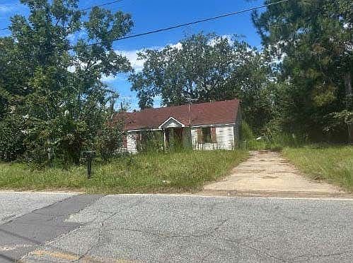3rd image of 220 Baggs Ave SE