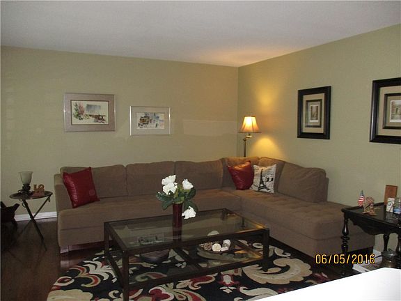 4th image of 830 Mount Rainier Dr