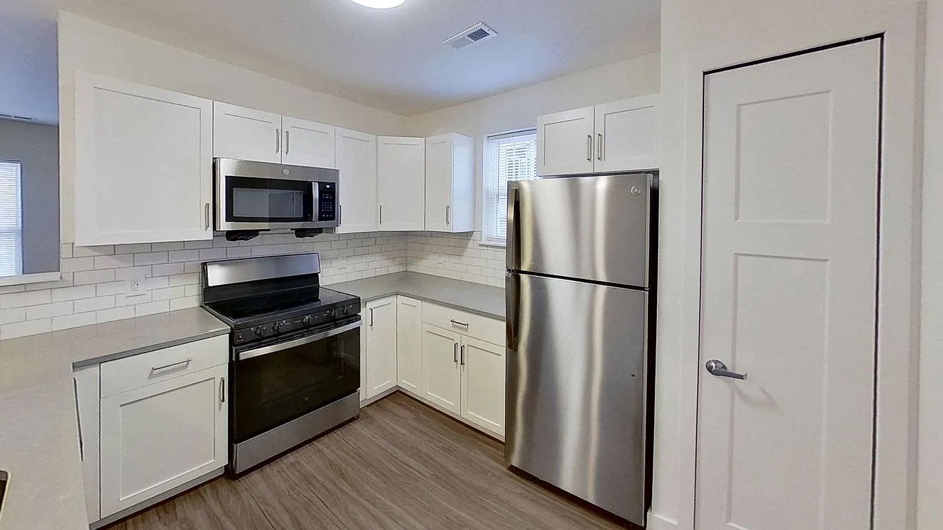 Signature Pointe Apartment Homes — Photo 2