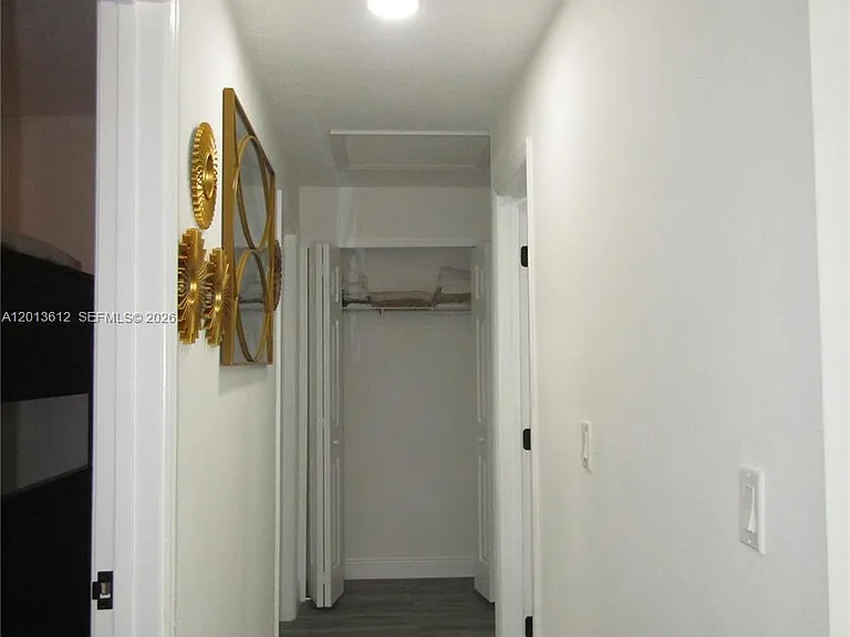 2447 Messina Ave — Photo 10