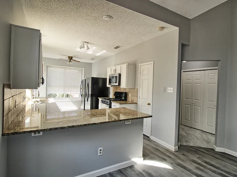 6418 Wildhaven Dr — Photo 10