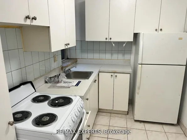 3261A Lake Shore Blvd W #102, Toronto, ON M8V 1M2
