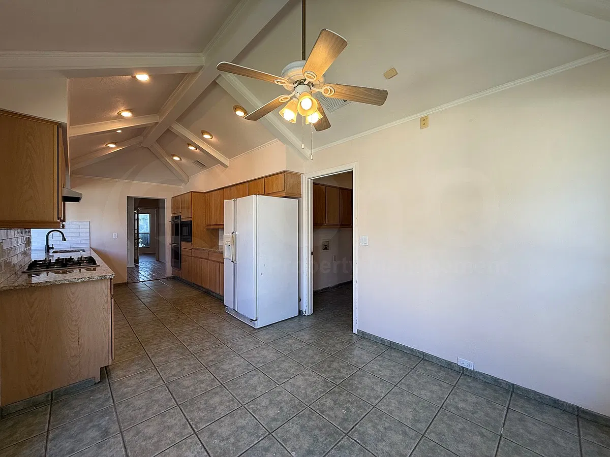 5 bed, 3.0 bath, 2675 sqft, $2,800 — Photo 2