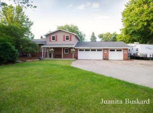 2165 Mulberry Ln, Jenison, MI 49428