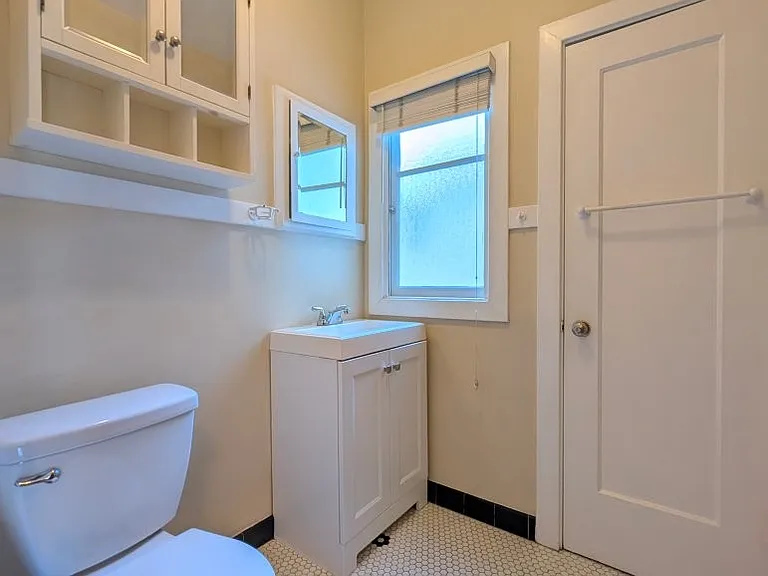 2427 Hilgard Ave — Photo 30