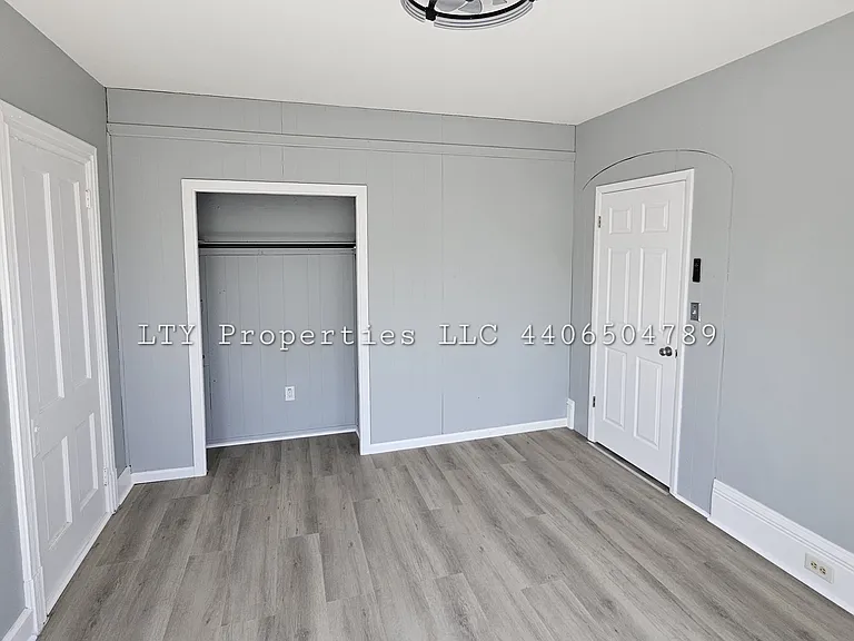 423 W 48th St #3 — Photo 2
