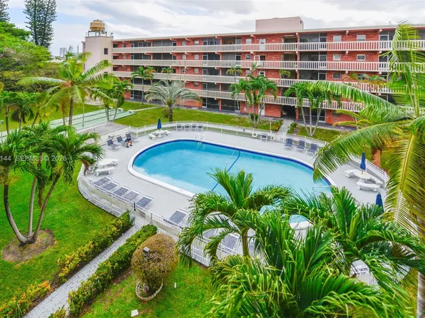 200 NE 12th Ave APT 6D, Hallandale, FL 33009