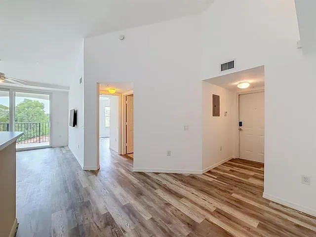1119 Villa Ln — Photo 19
