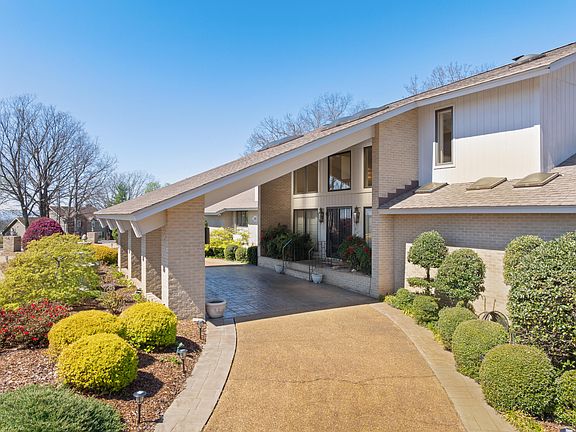 5th image of 830 Windy Hill Dr