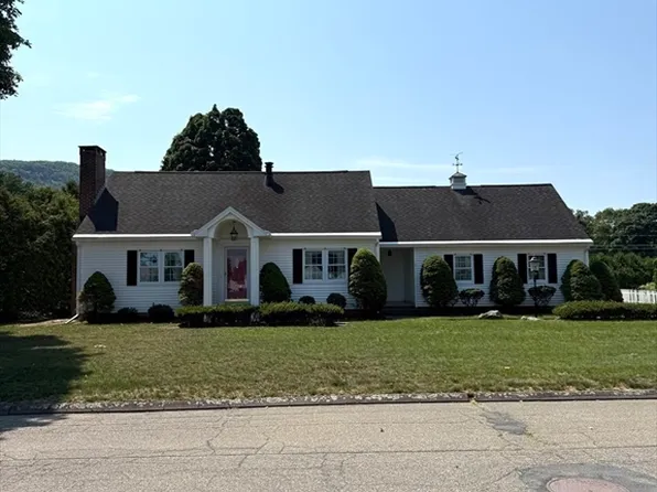 6 Gross Ln, Easthampton, MA 01027