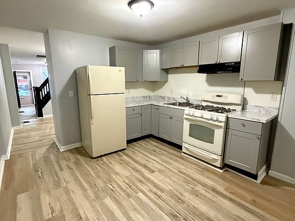 2nd image of 223 Rusling St
