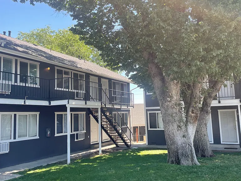 490 Highland Ave #10 — Photo 8