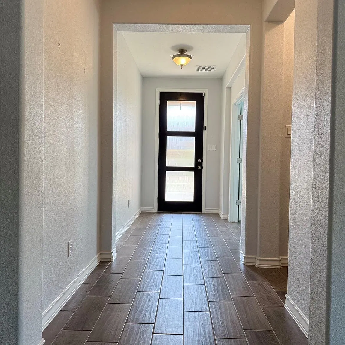 4 bed, 2.5 bath, 3200 sqft, $2,800 — Photo 1