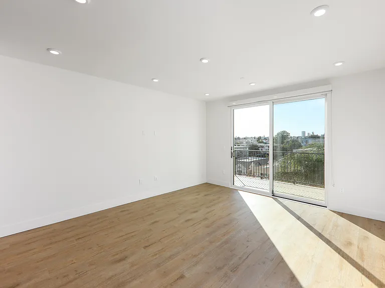 1070 S Holt Ave — Photo 16