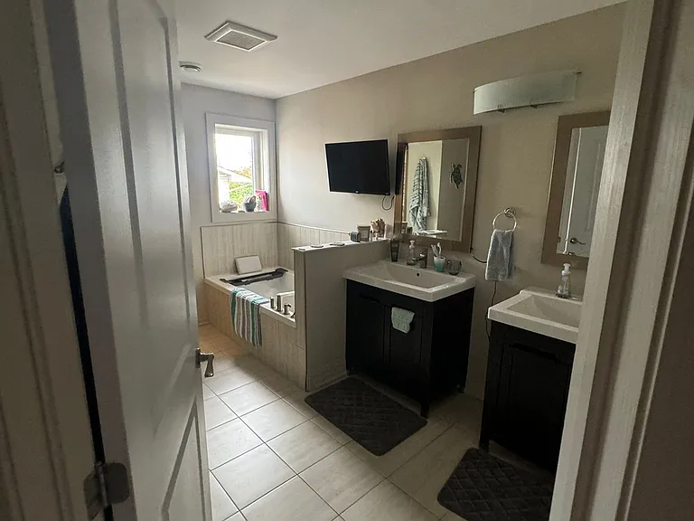 138 Lees Ave #2 — Photo 10