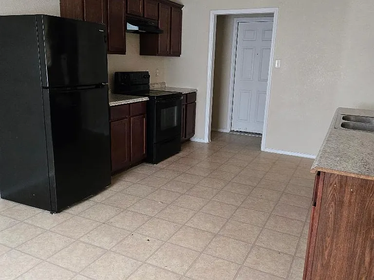 3709 Foxglove Ln — Photo 4