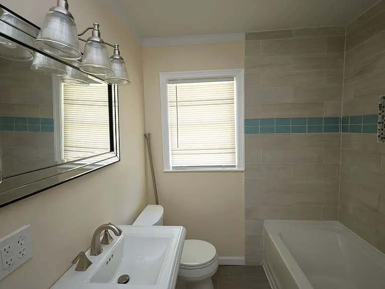 908 E Park Ave — Photo 8