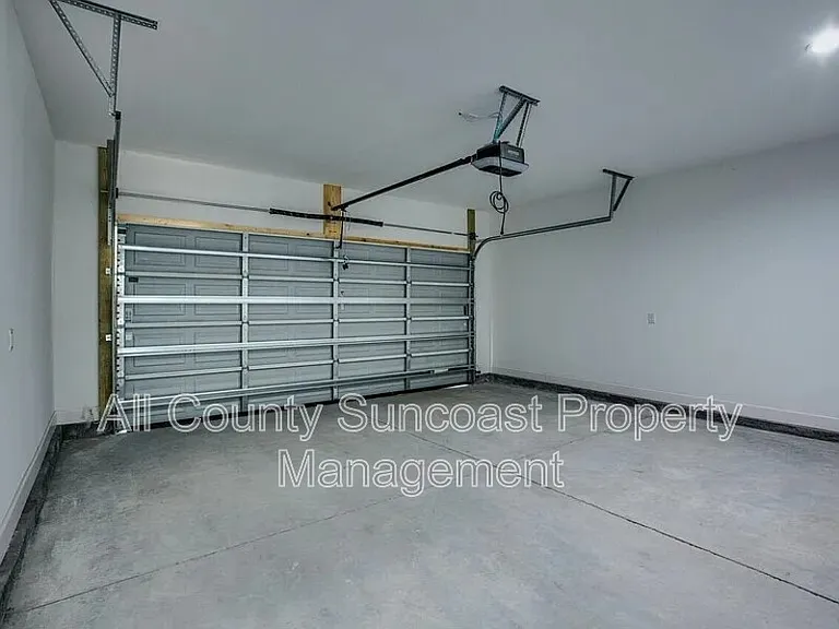 300 Bowman St — Photo 17