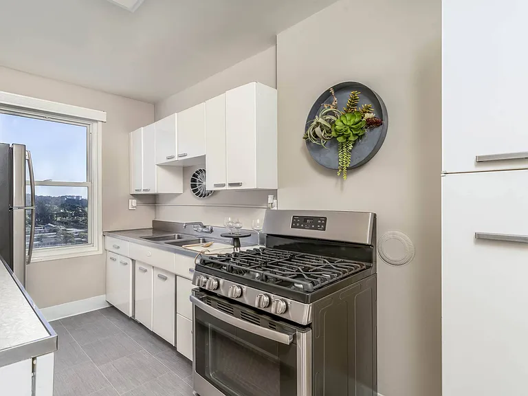 Parkmerced Apartments — Photo 4