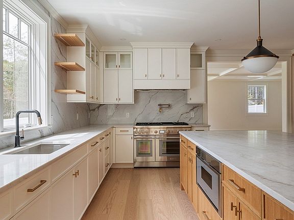 4th image of 71 Walpole St