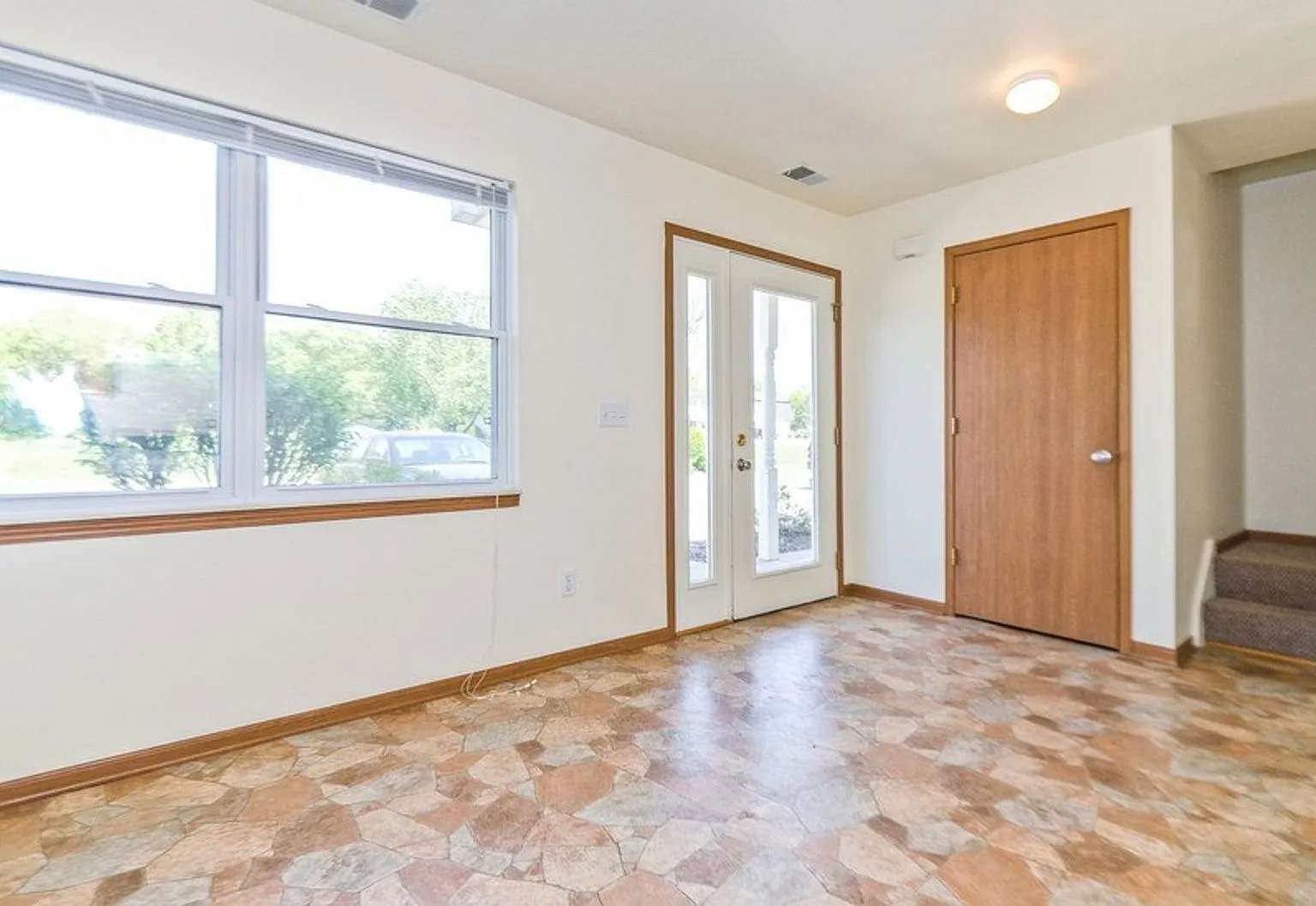 4 bed, 2.0 bath, 1200 sqft, $1,535 — Photo 1