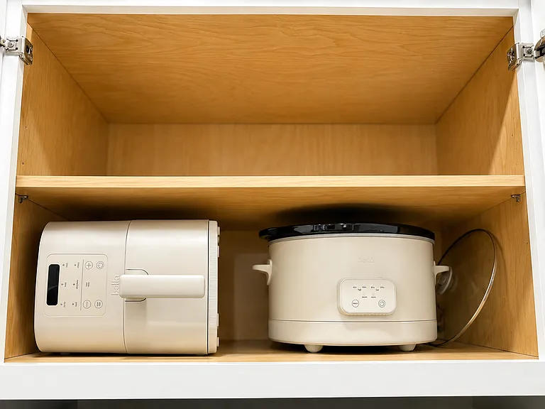 No need to rush out to the grocery store, we've got you covered! Enjoy snacks in this fully stocked chef-inspired kitchen as you prepare your favorite meal!