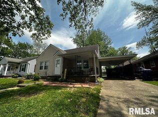 623 Crebs Ave, Carmi, IL 62821