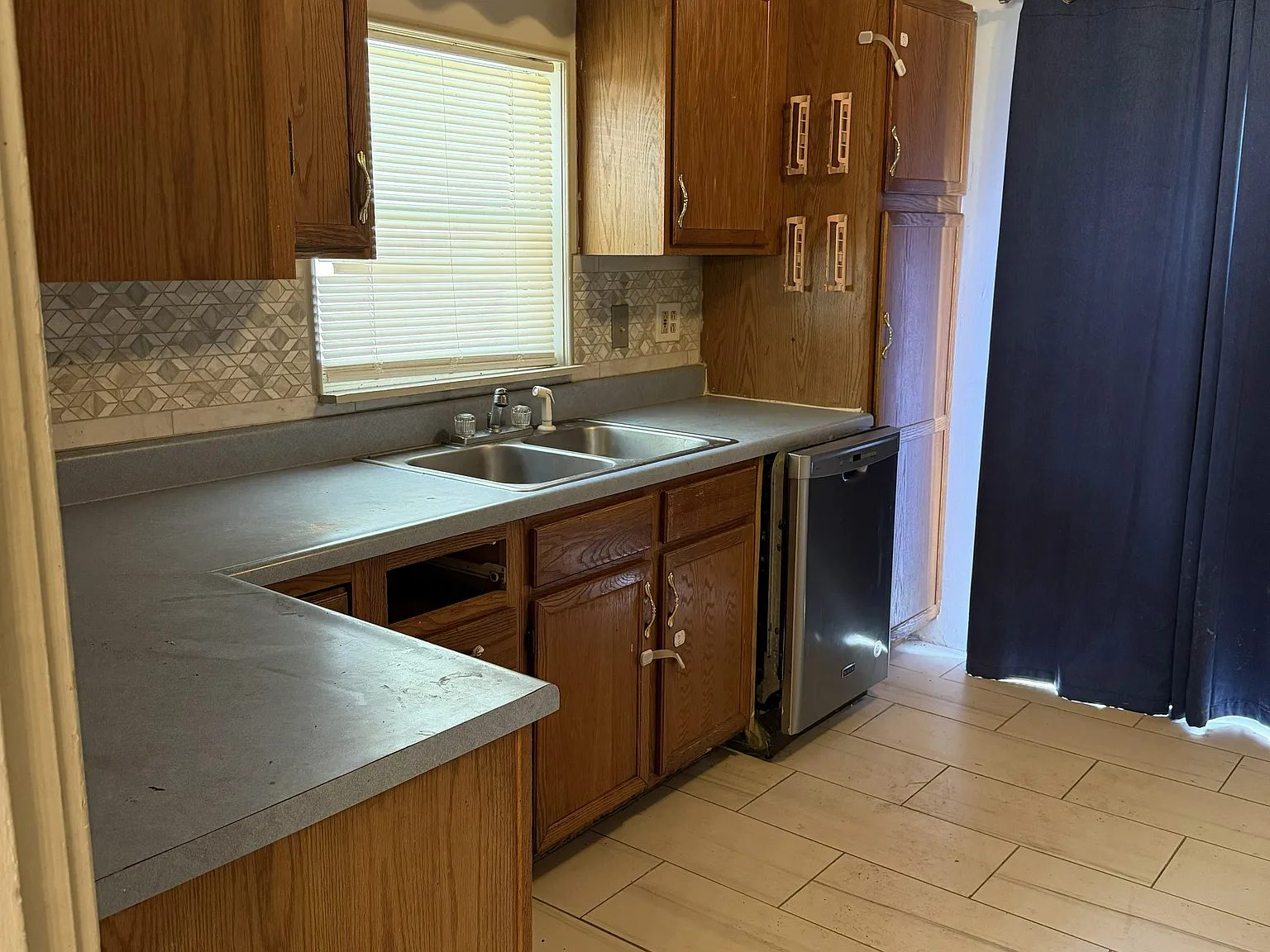 2 bed, 1044 sqft, $950 — Photo 2