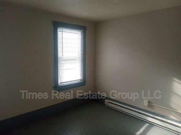 5th image of 206 W Railroad St