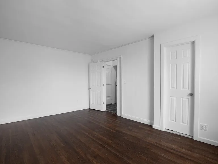 30 Greenwich Ave #6B — Photo 2