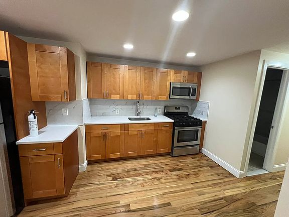 3rd image of 1713 Tenbroeck Ave #1