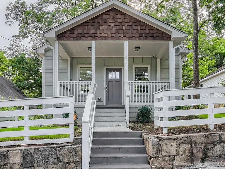 1045 Coleman St SW — Photo 1